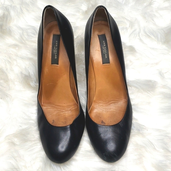 Ann Taylor round toe black leather pumps 7 - Picture 3 of 7